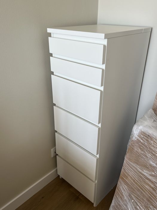 Malm camiseiro branco estimado
