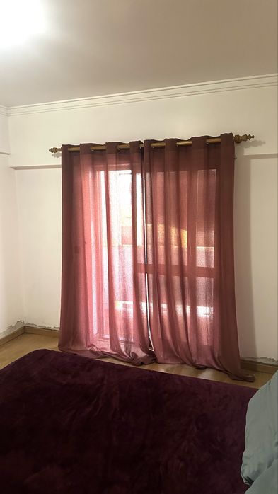 Aluga-se quarto na costa da caparica