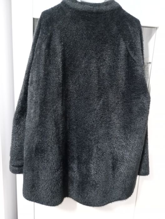 Czarna alpaka oversize