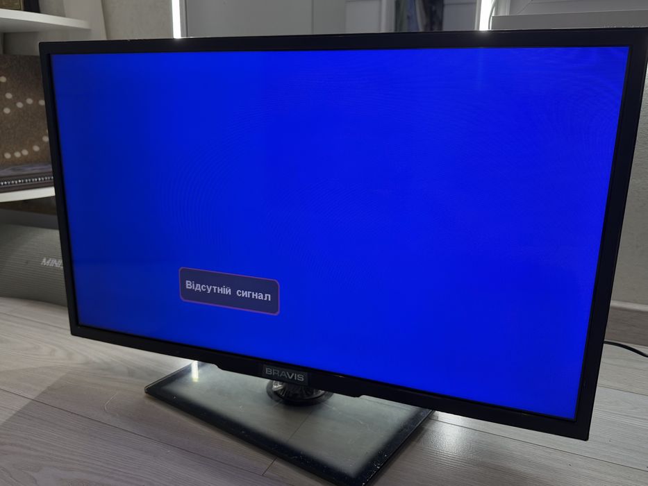 Телевізор BRAVIS 32” LED-32C2000B