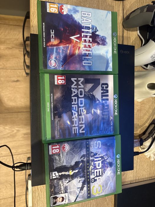 Xbox one X 1TB + gry + 1 pad
