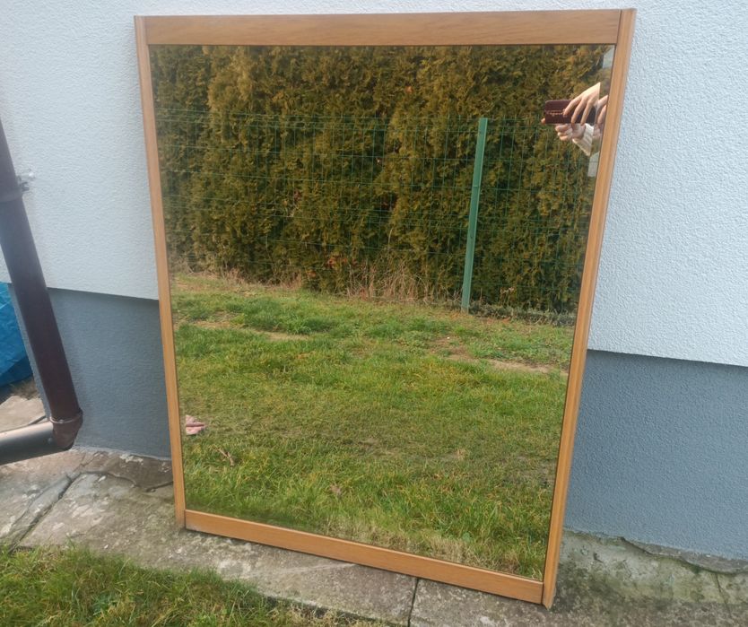 Duże lustro w drewnianej oprawie vintage