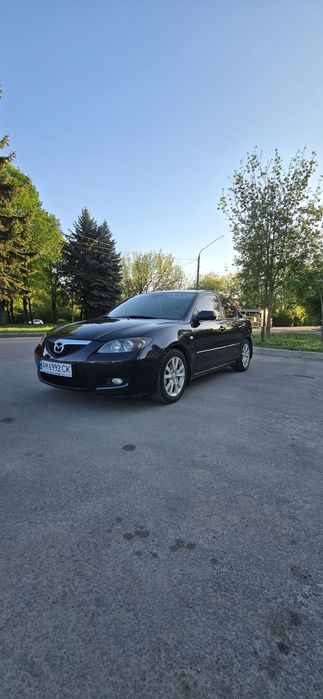 Машина Mazda 3