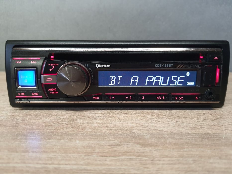 Radio samochodowe Alpine CDE133BT z USB, CD MP3, Bluetooth Audio, Aux, RCA Kolory Zestaw głośnomówiący JDM / Klasyka brzmienia