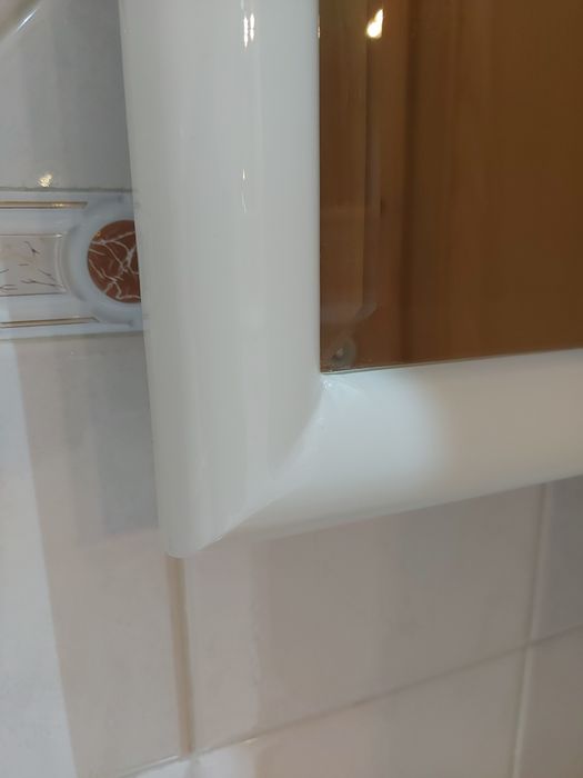 Espelho biselado com moldura lacada