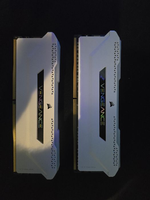 Memória Corsair Vengeance Pro RGB DDR4 32GB