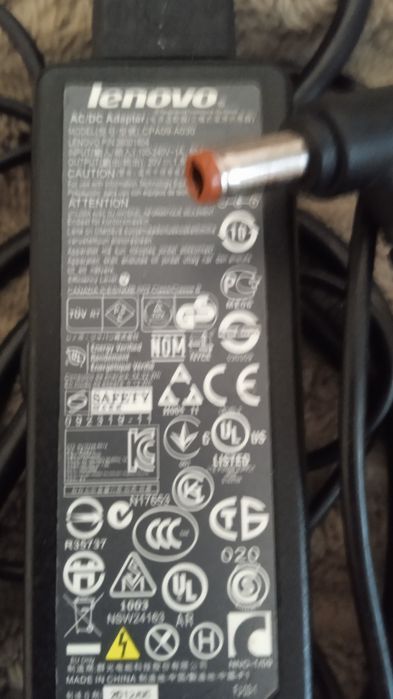 Блок питания,зарядка для ноутбука Lenovo