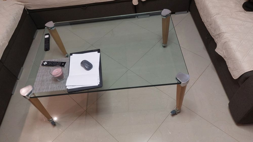 Stolik kawowy na kółkach