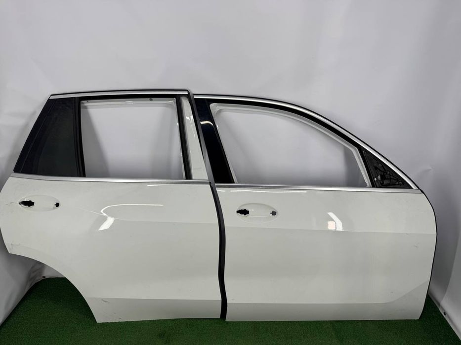 • BMW X5 G05 праві двері в ідеальному стані (A300) наявність в Укр
