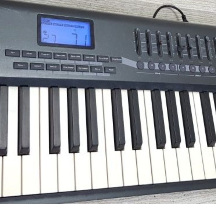 Midi-клавіатура M-Audio Axiom 61/Behringer 49., б/у з Німеччини