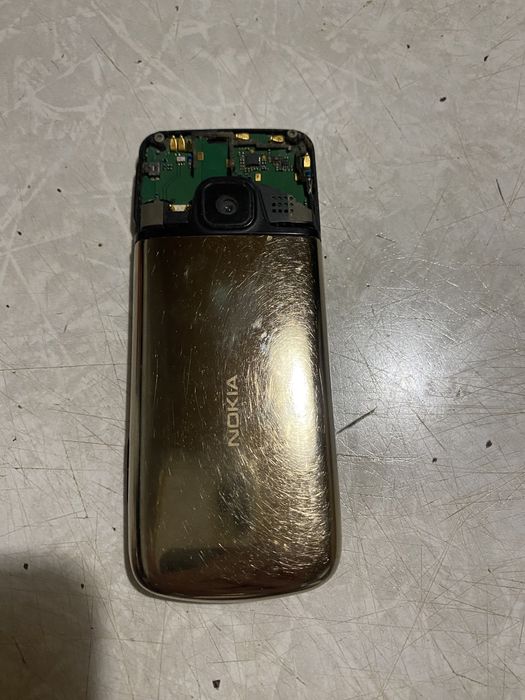 Мобильный телефон nokia6700c-1