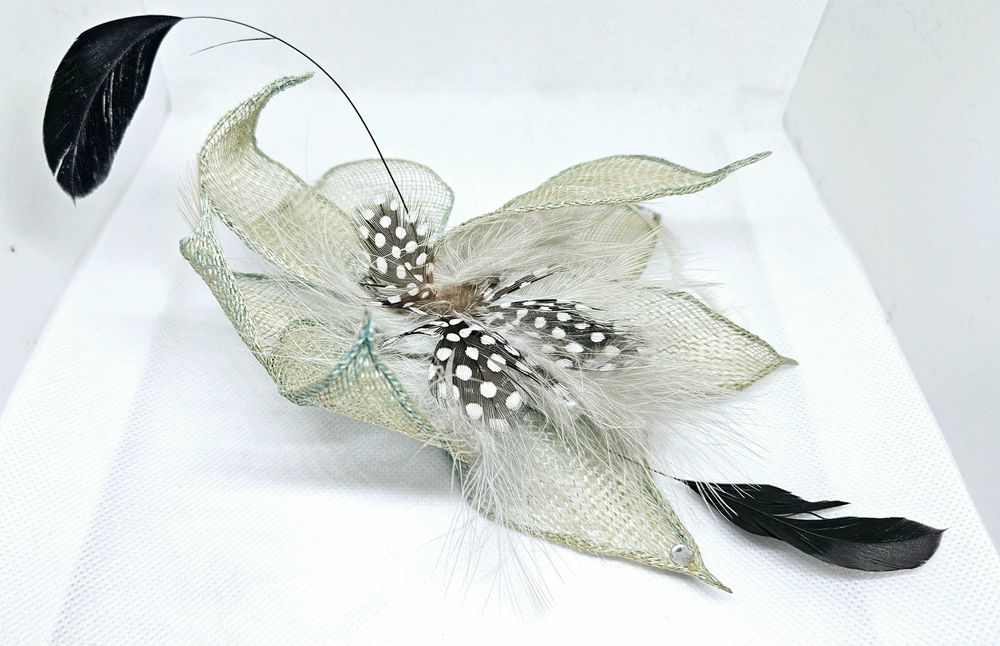 Spinka do włosów lub przypinka do żakietu