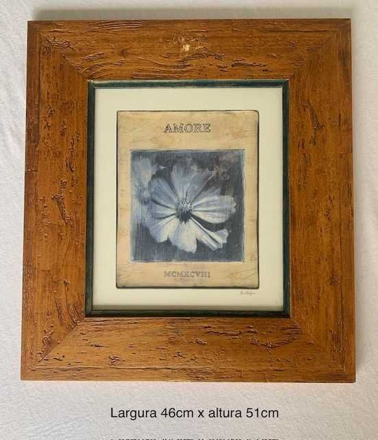 Conjunto de três quadros florais tom azul