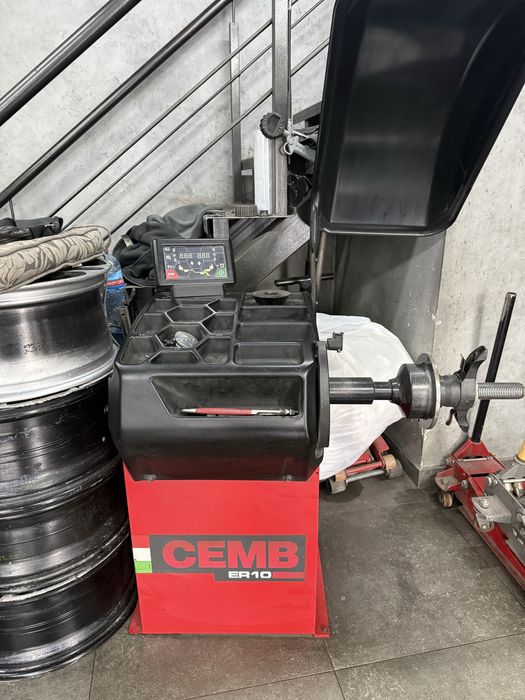 Балансувальний стенд CEMB ER10 шиномонтажне обладнання баланс
