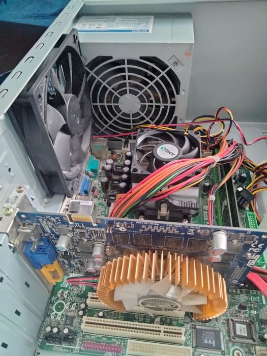 Комп'ютер, системний блок.