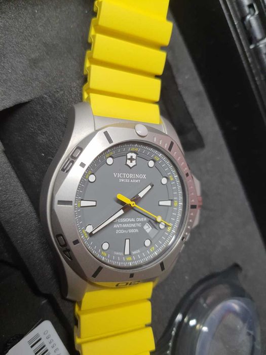 Zegarek Victorinox 241844 walizka, 5 lat gwarancji