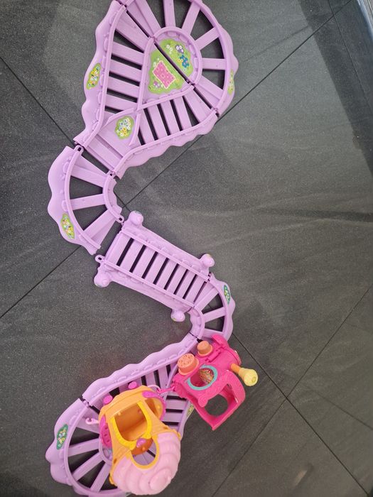 Kolejka pociąg na baterie