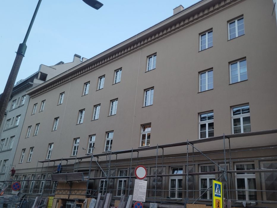 Tynki cementowo-wapienne na zabytkach wygladaja najlepiej.