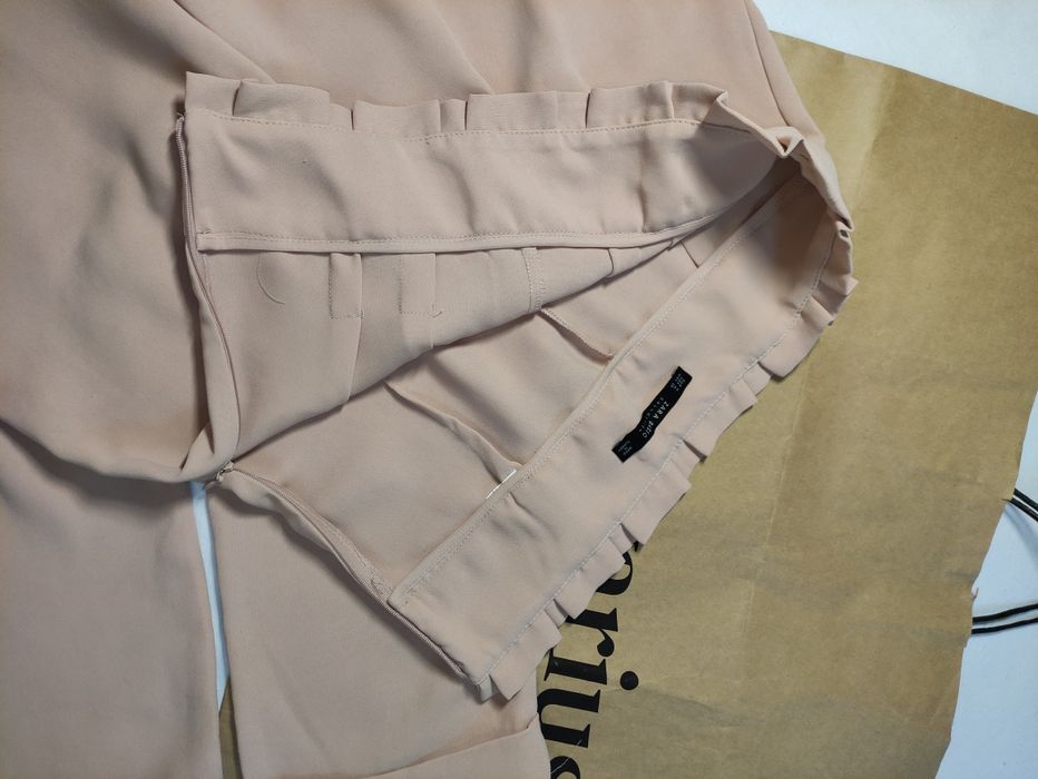 Жіночі бежеві штани вільного крою від Zara