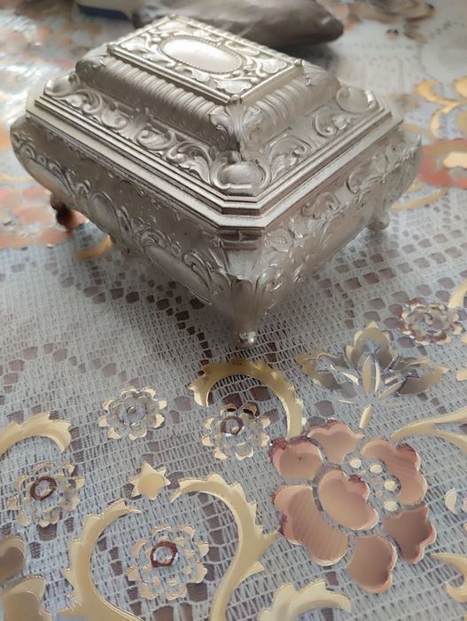 Скринька для прикрас