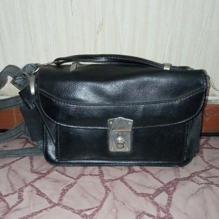 Мужские средние сумки.