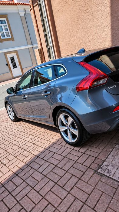 Volvo V40 D2 1.6 115cv | Pele | GPS | Câmara | City Safety