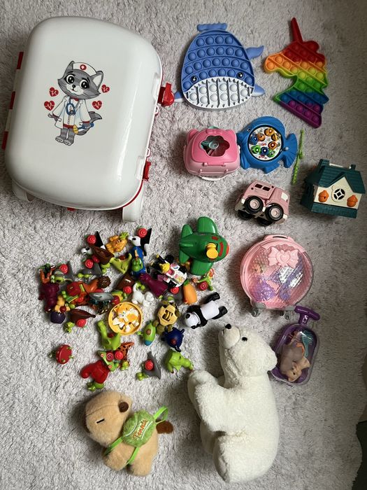 Іграшки для дівчинки