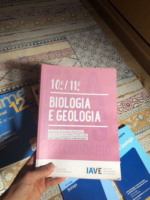 Manuais de Preparaçao para exame (Fisico-Quimica;Matematica;Biologia)