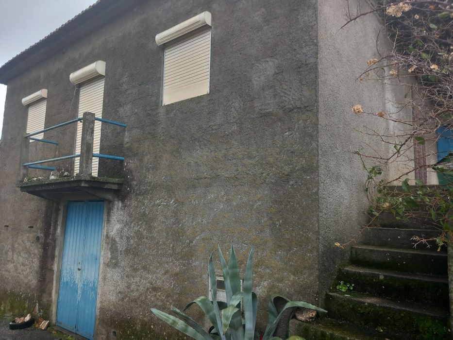 Vende-se Casa de habitação em Vilar Seco, Castro Vicente - Mogadouro.