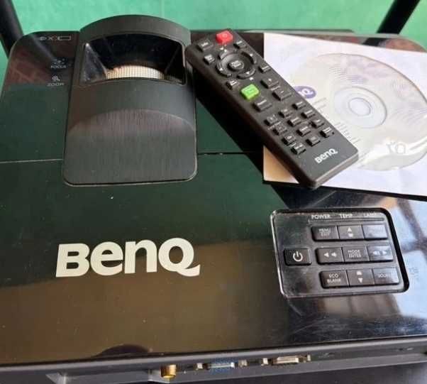 Excelente Projector BenQ MS513