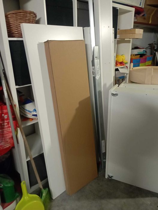 Cama de casal MALM com 4 gavetas e colchão. como nova.