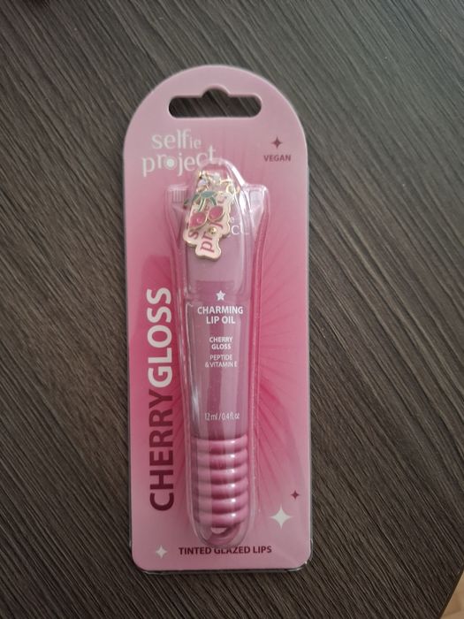 Olejek do ust cherry gloss selfie project