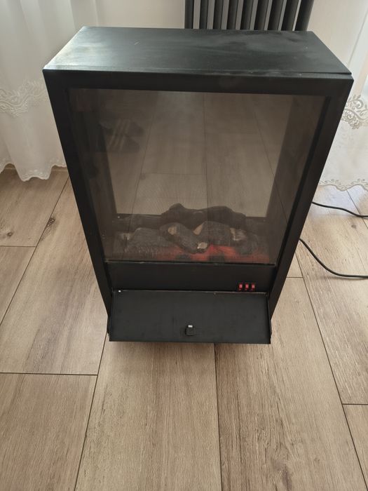 Kominek elektryczny z funkcją grzania BENRAAD