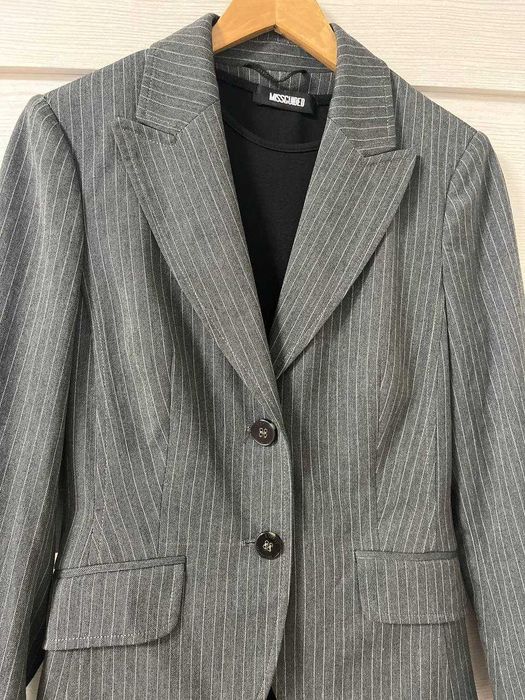 жіночий сірий піджак у смужку xs-s