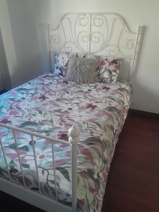 Cama ikea em ótimo estado