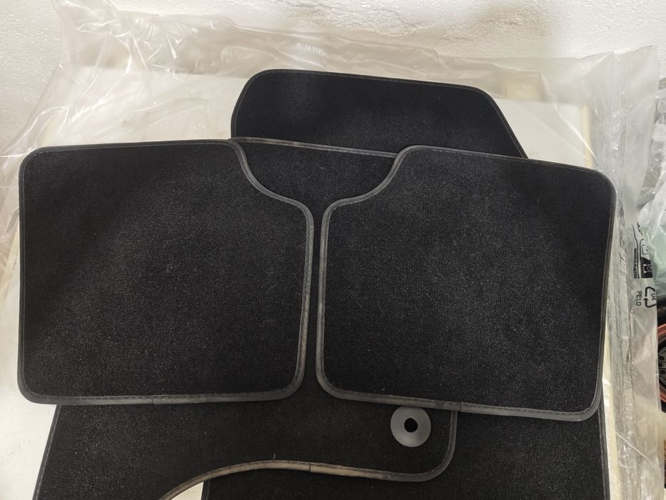 Tapetes novos e originais (Jeep Avenger, Fiat 600 ou Alfa Romeo Junior)