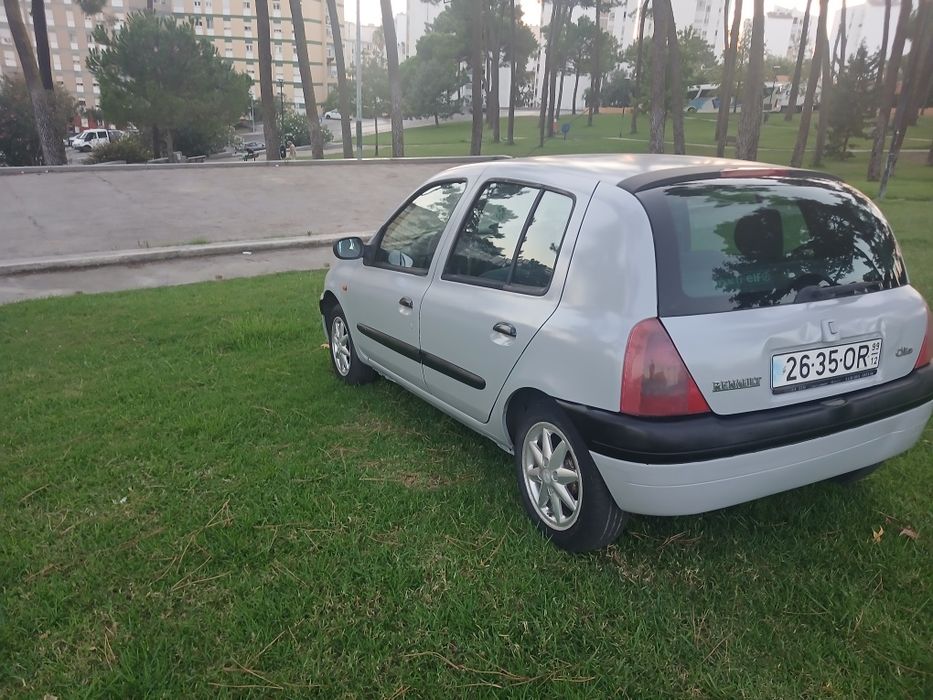 Renault clio 1.2 ano 1999