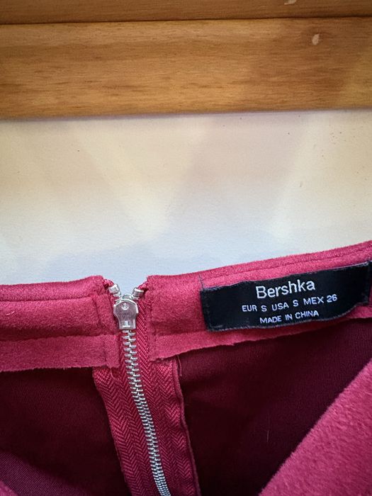 Vestido bordou/vermelho da Bershka como novo S