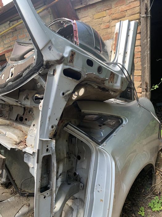 Продам ауди а6 с5. На запчасти или целиком . 2.5тди.  кузов,  салон, п