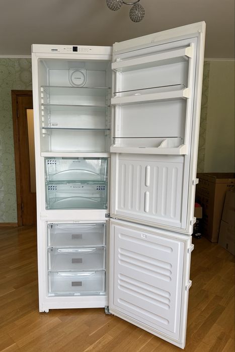 Холодильник Liebherr CBN 3913