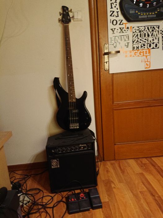 Gitara basowa yamaha