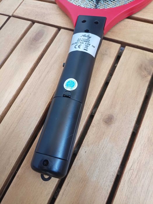 Elektryczna paletka na komary