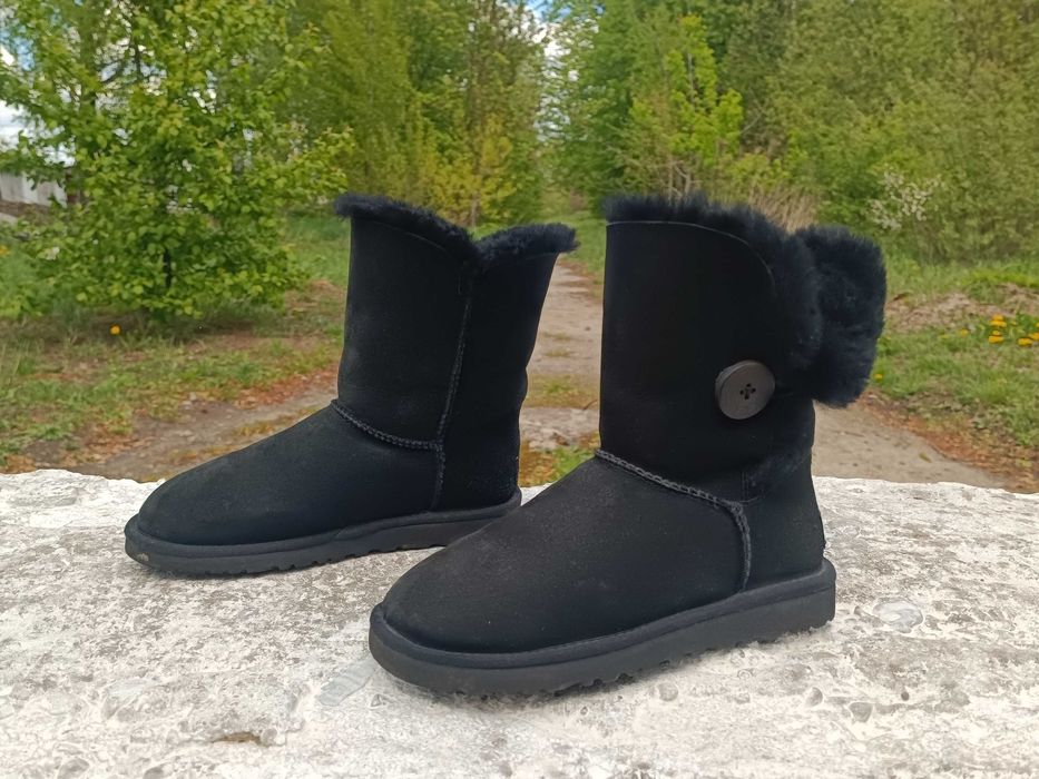 Оригінальні замшеві черевики UGG