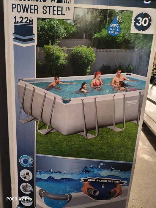 Duży basen ogrodowy