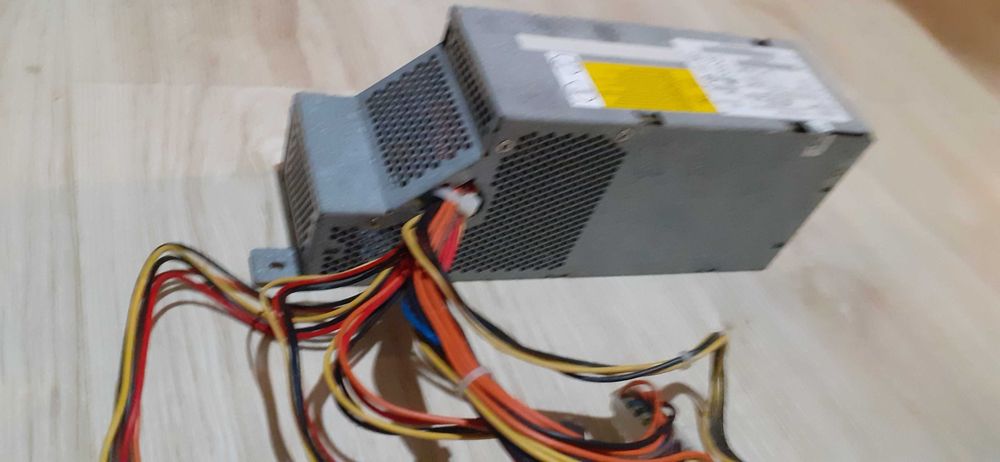 Witam zasilacz fujitsa NPS-250MB A do komputera