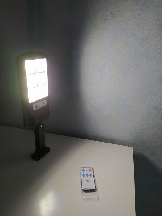 СветильникЛіхтар.Прожектор.світильник з сонячною панеллю