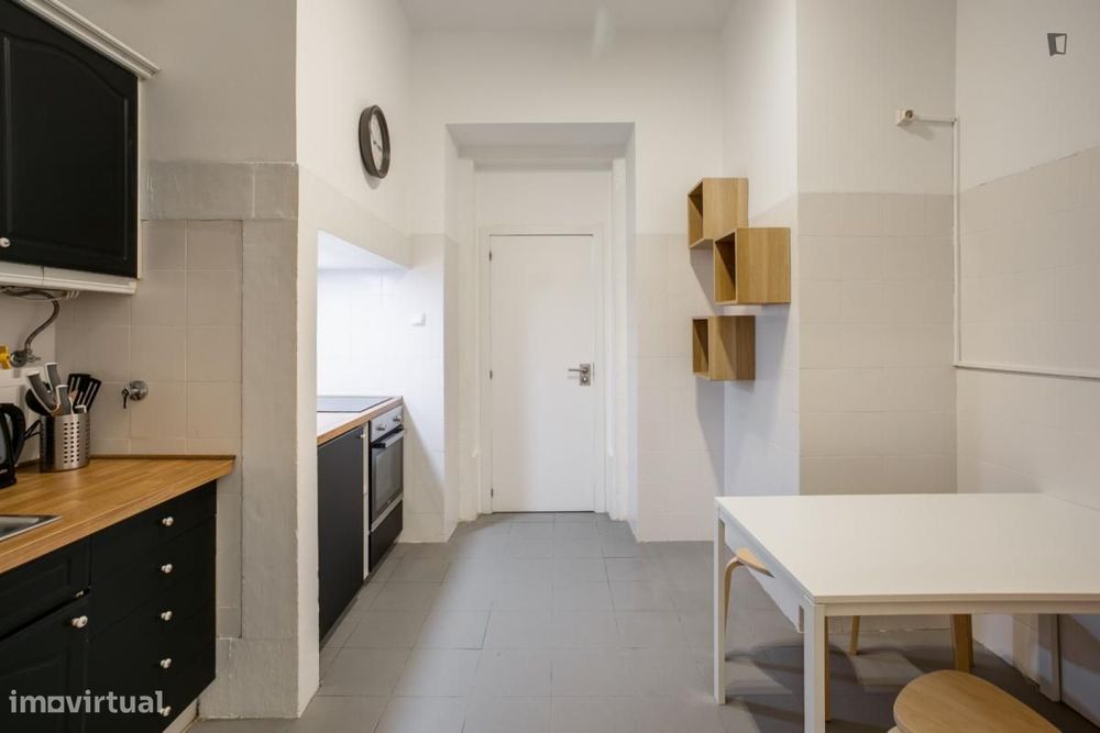 Quarto - localizado em Santos Lisbon