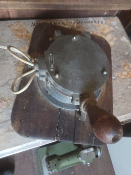 Antiga maquina de fazer ostias