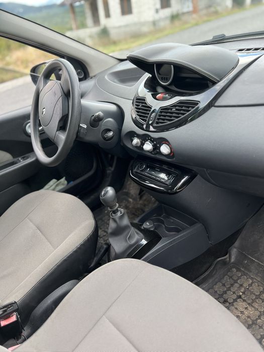 Renault  twingo 2011 1.2 бензин економна