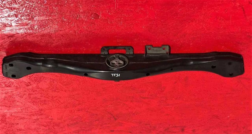 Балка Траверса КПП Audi Q7 Кронштейн Опора АКПП Vw Touareg 7P0399225A